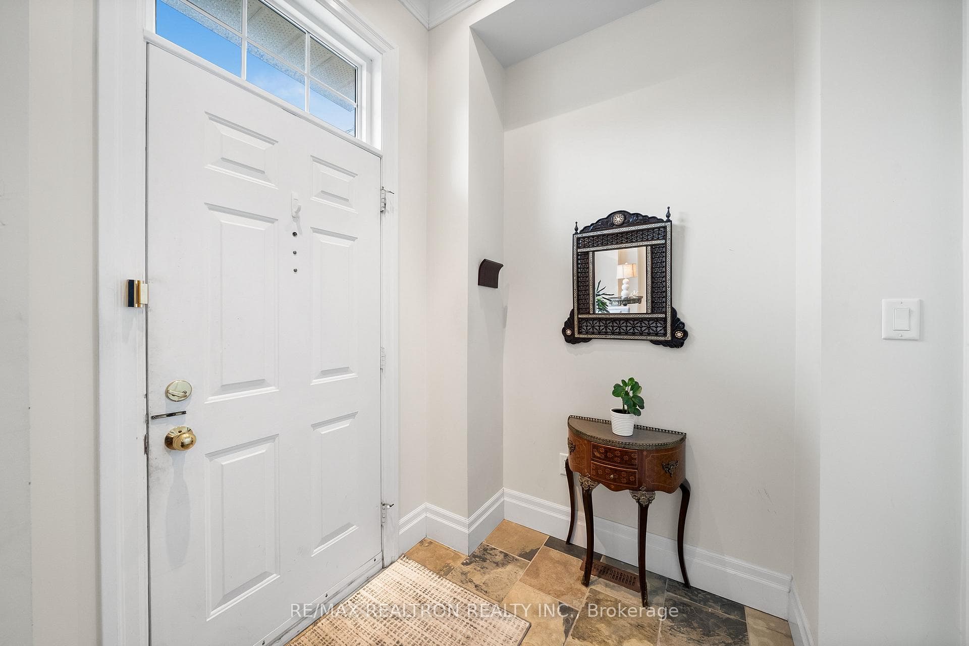 23 Stuart Crescent photo 2