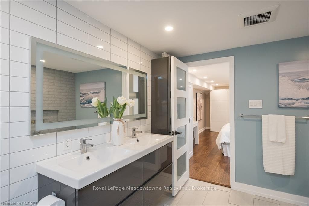 624 LYONS Court photo 40