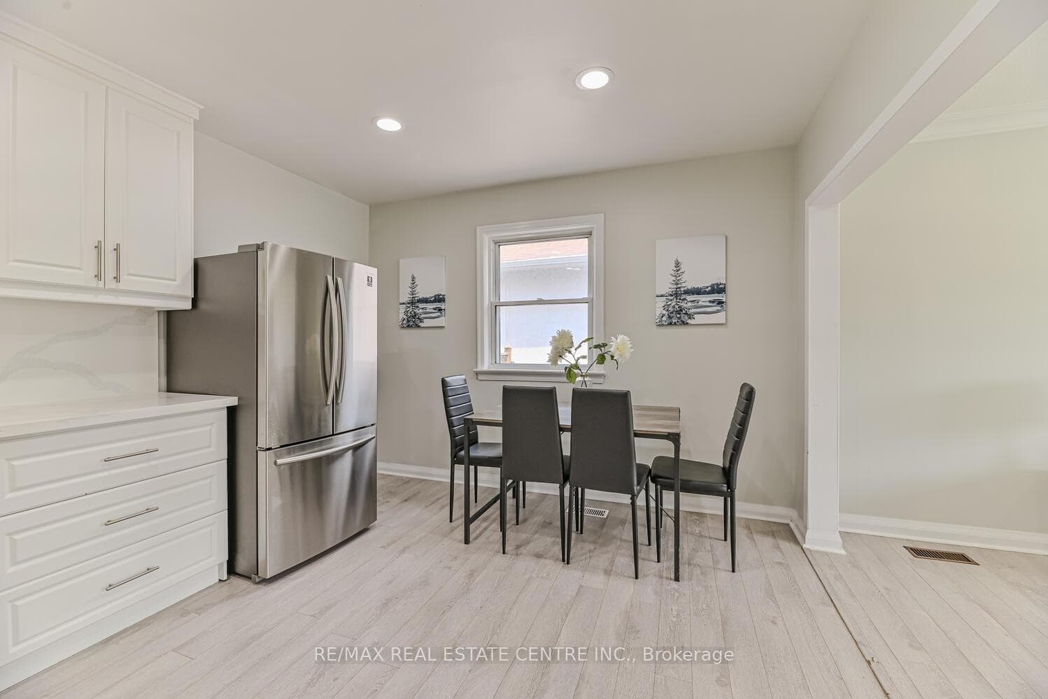 573 Exbury Crescent photo 14