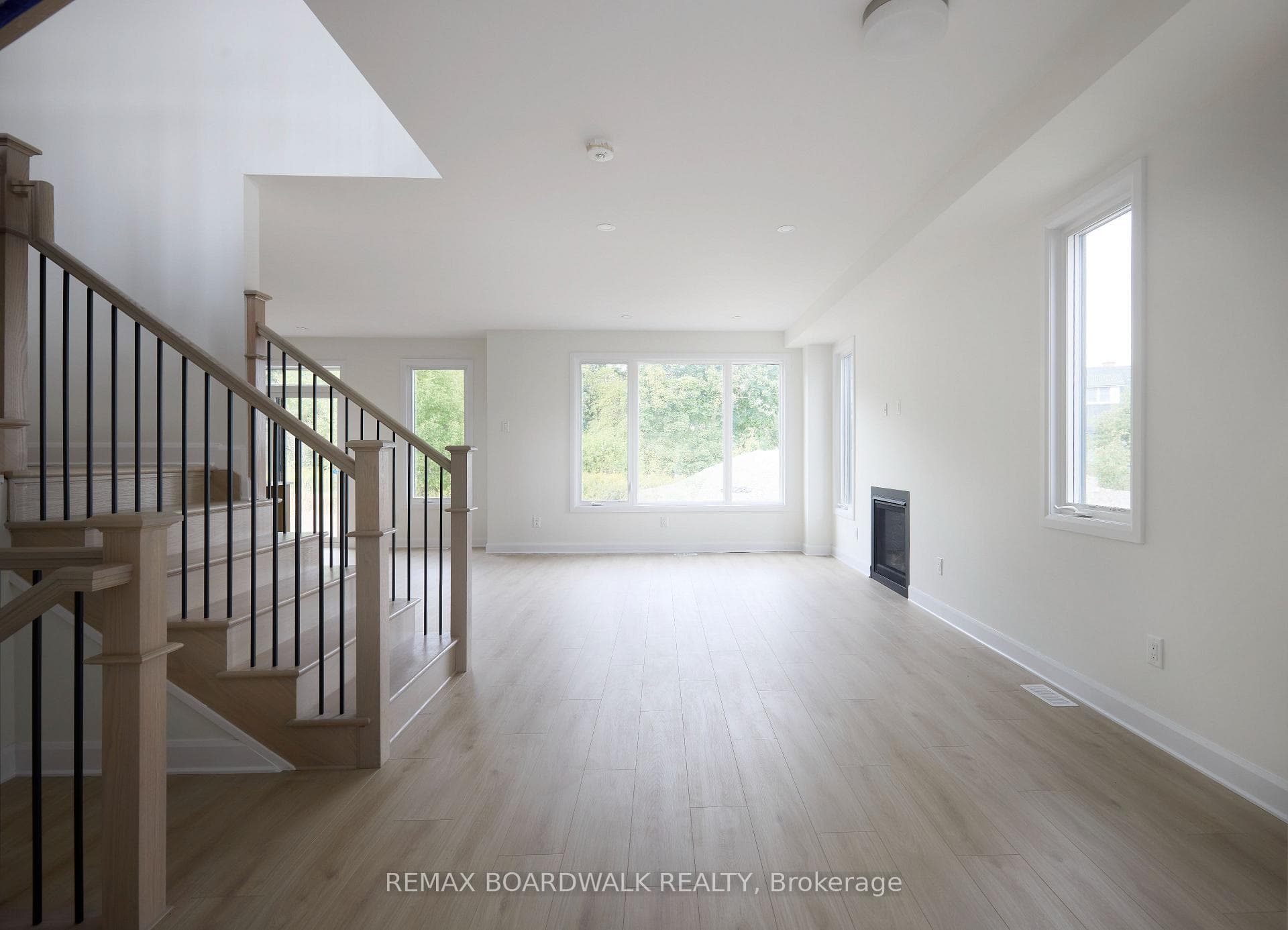 724 Kenny Gordon Avenue photo 4