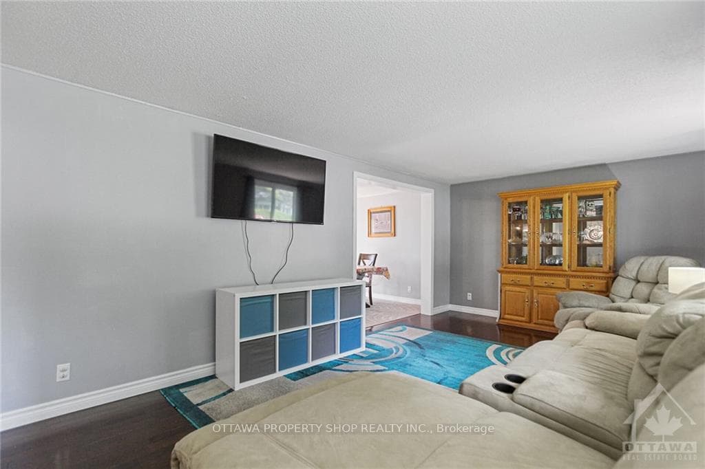 407 JOSEPH Street photo 12
