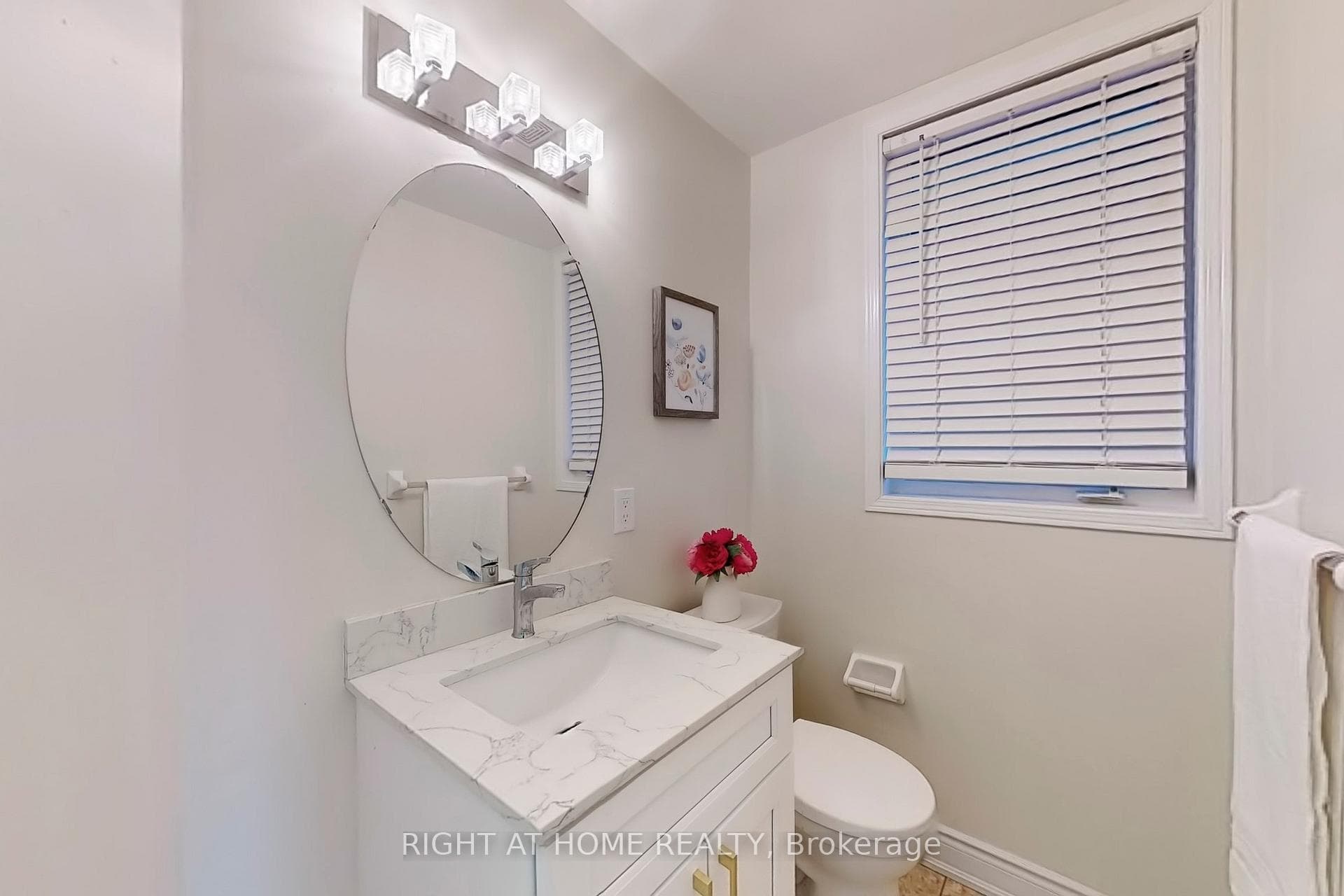 4762 Colombo Crescent photo 13