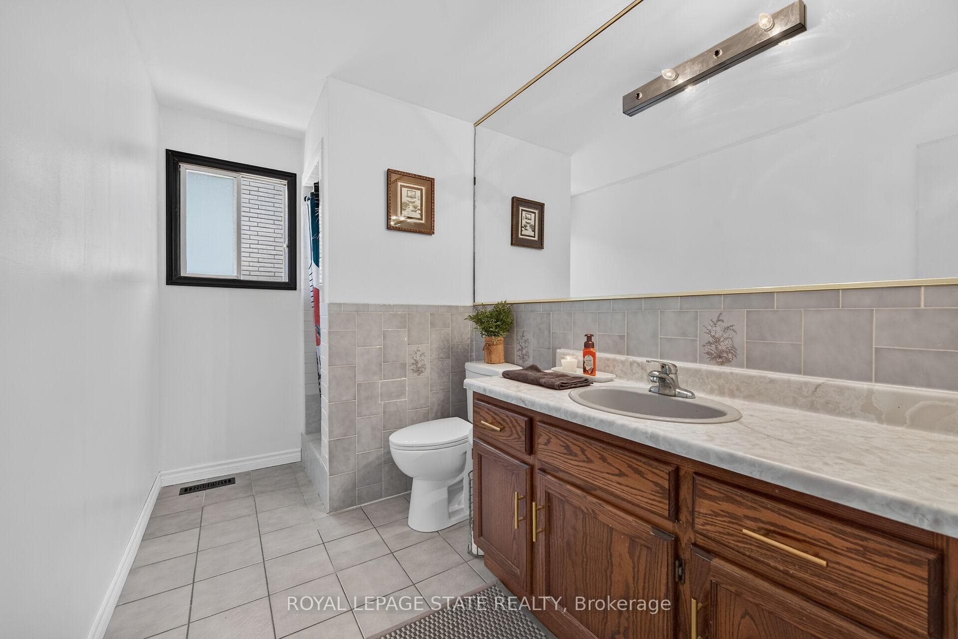 15 Ellen Avenue photo 29