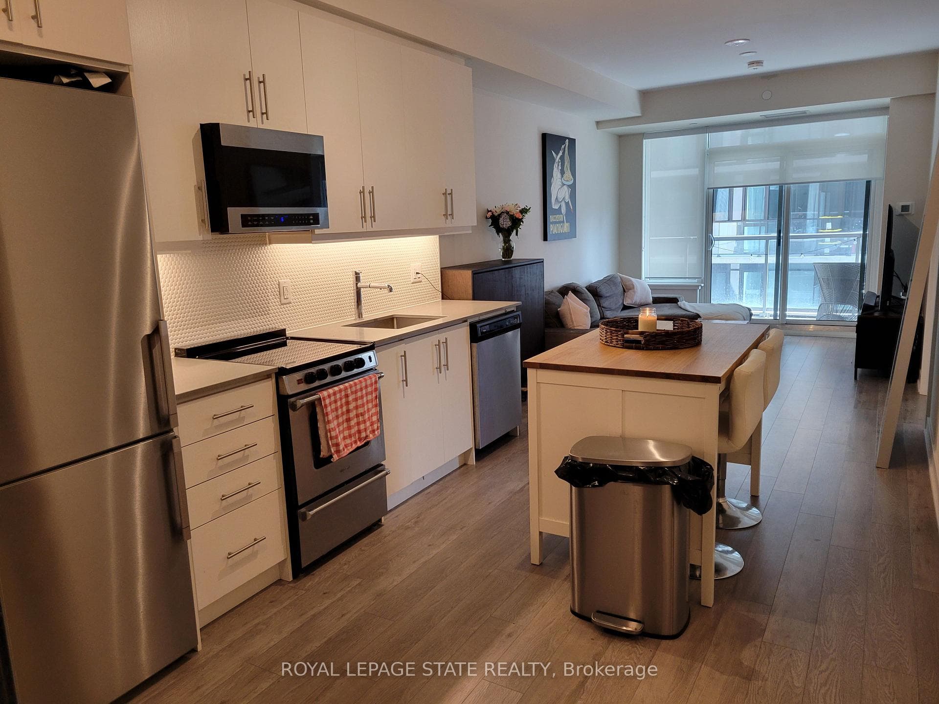 212 King William Street Unit 913 photo 4