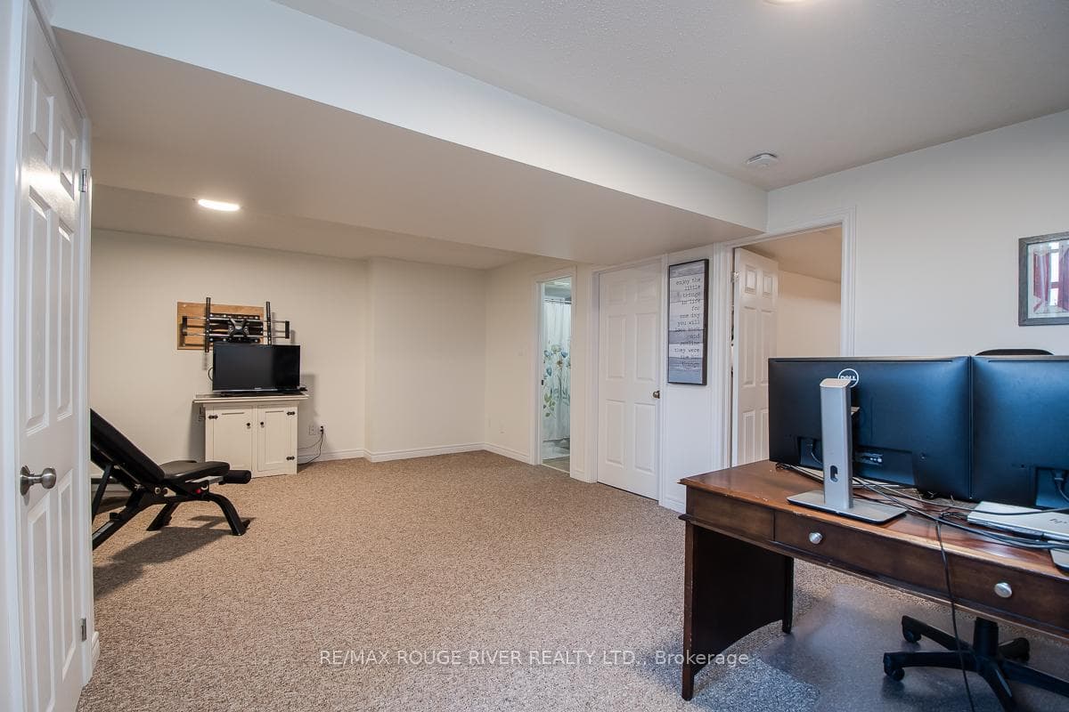 13 Daiseyfield Avenue photo 21