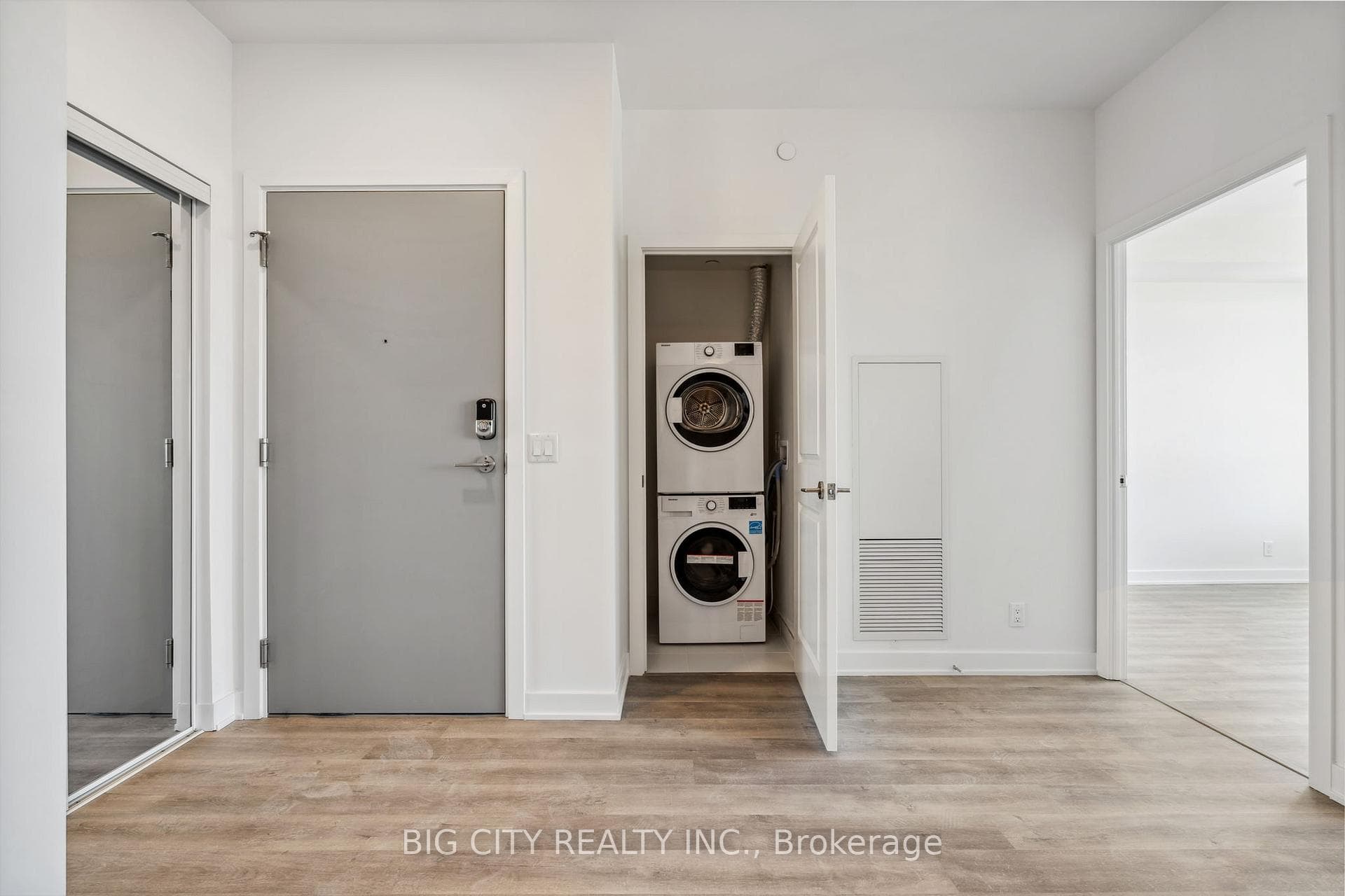 50 Upper Mall Way Unit 2006 photo 3