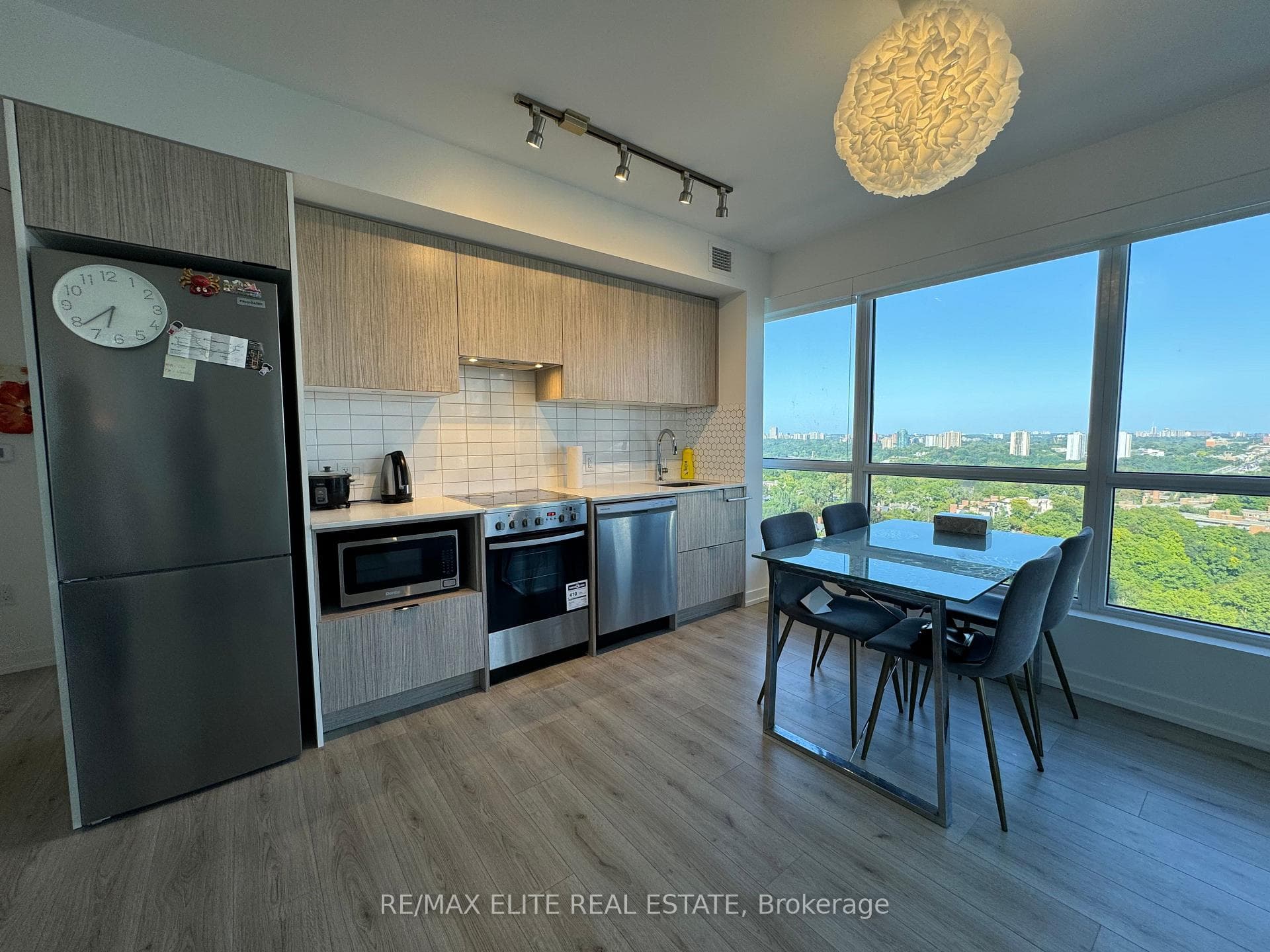 395 Bloor Street Unit 1811 photo 21