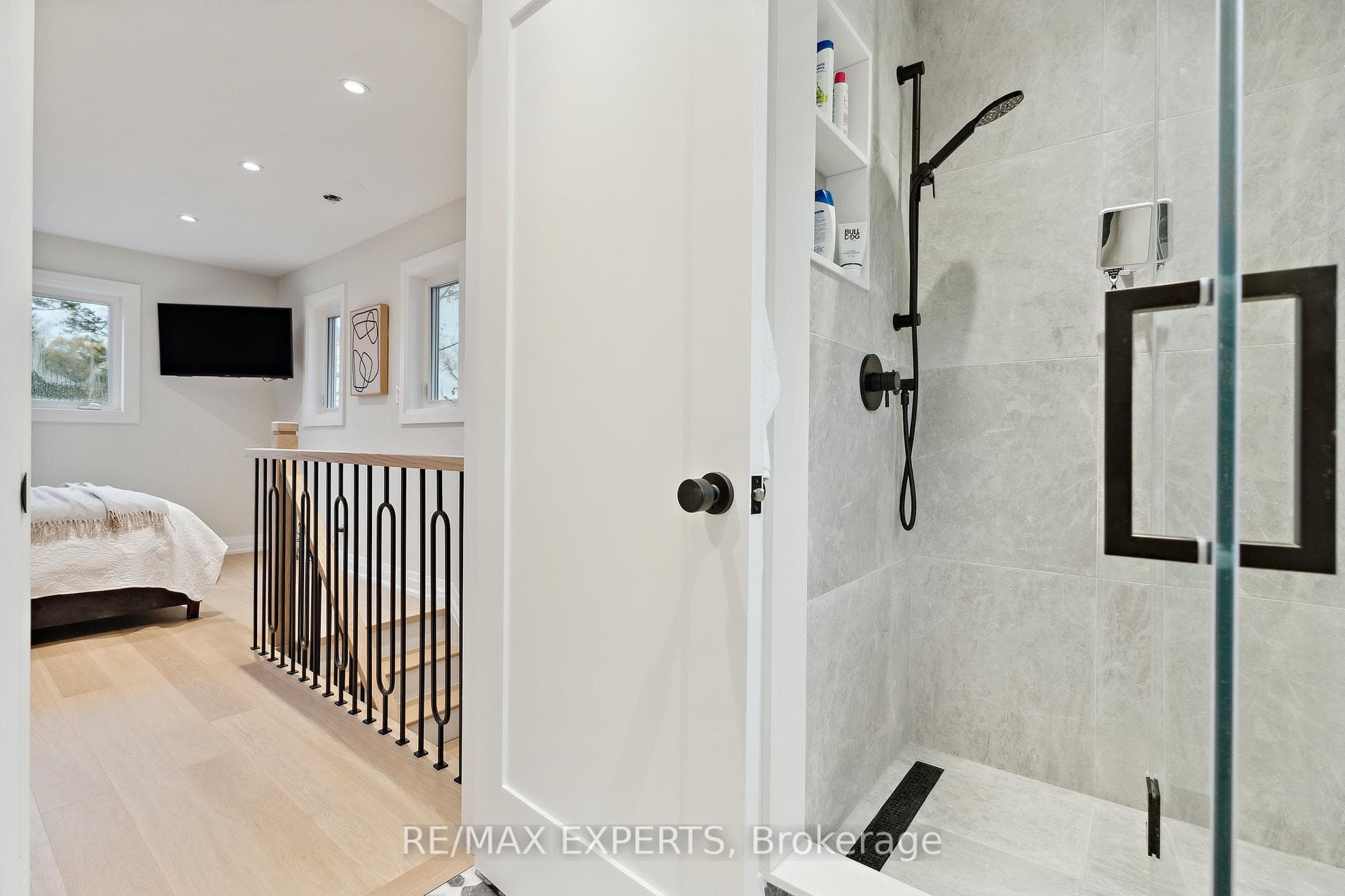 15133 Dufferin Street photo 26