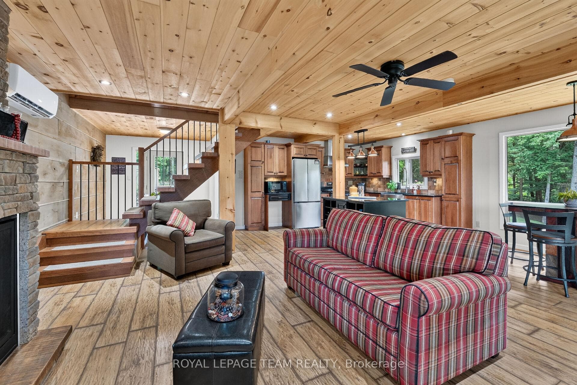 102 A Mcvicar Lane photo 14