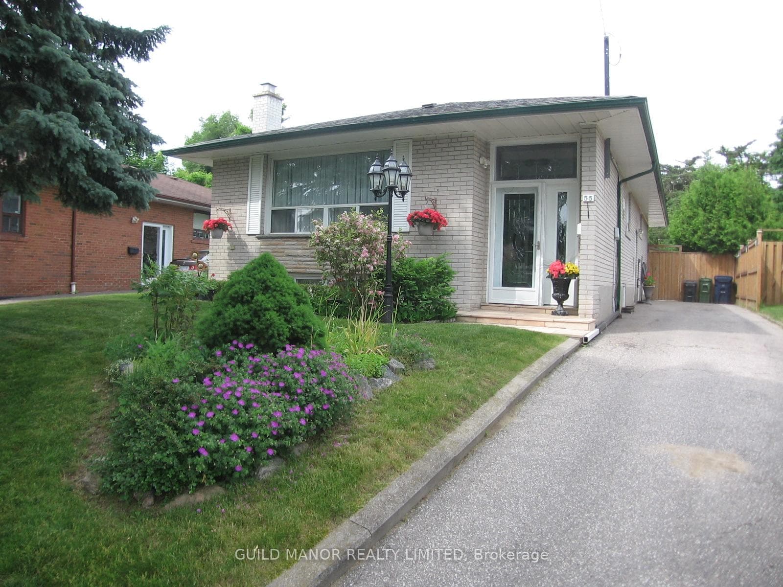 55 Medley Crescent photo 3