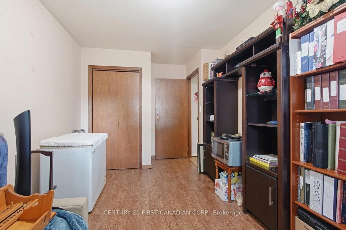 142 Frederic Street photo 26