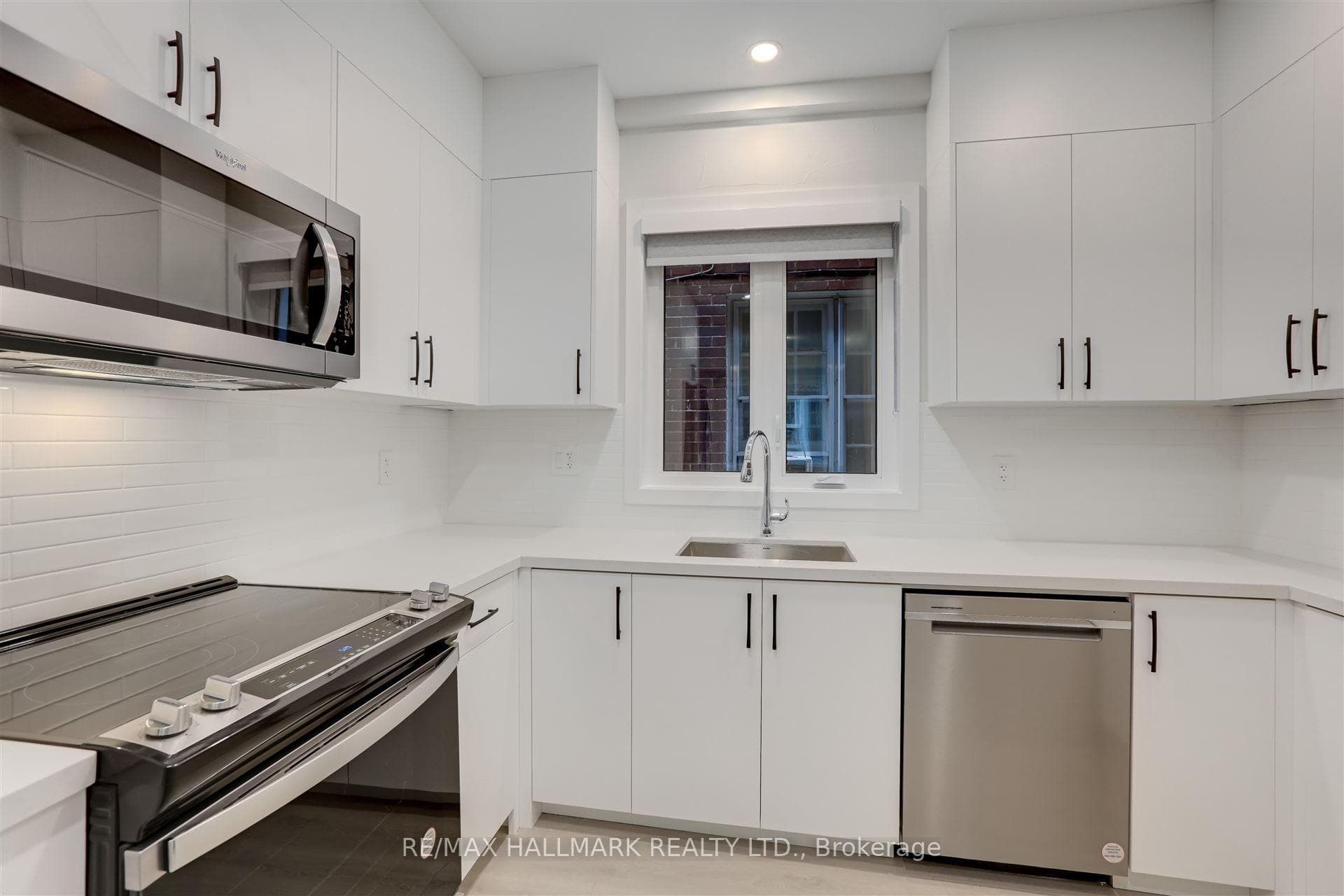 979 Avenue Road Unit Main photo 8