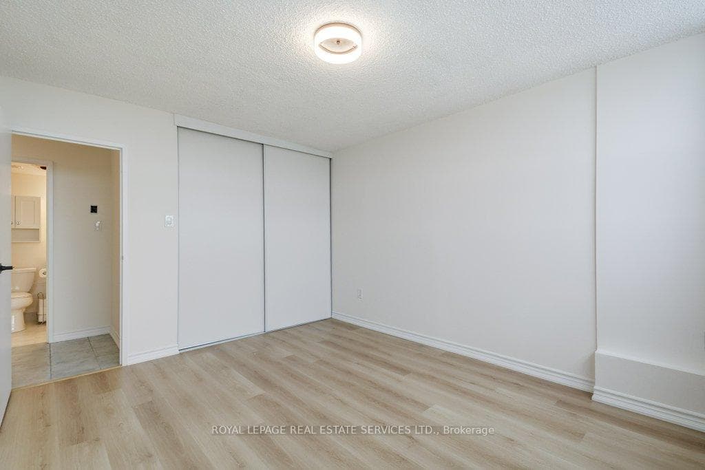 212 Kerr Street Unit 907 photo 29