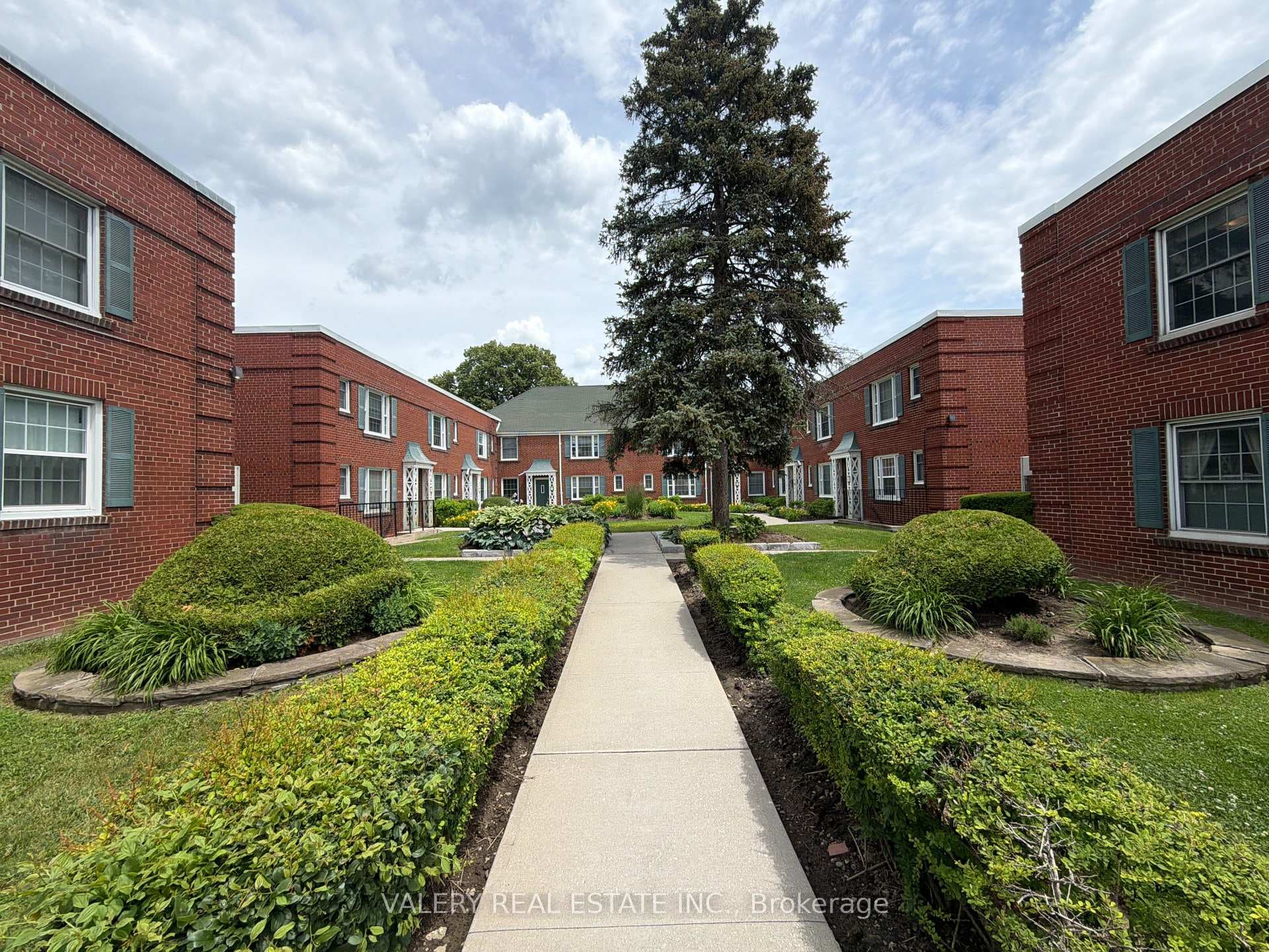 1327 Bayview Avenue Unit U19 photo 2
