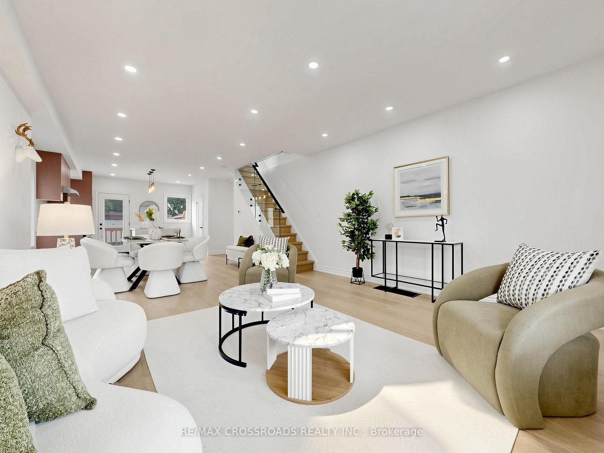548 Glebeholme Boulevard photo 7