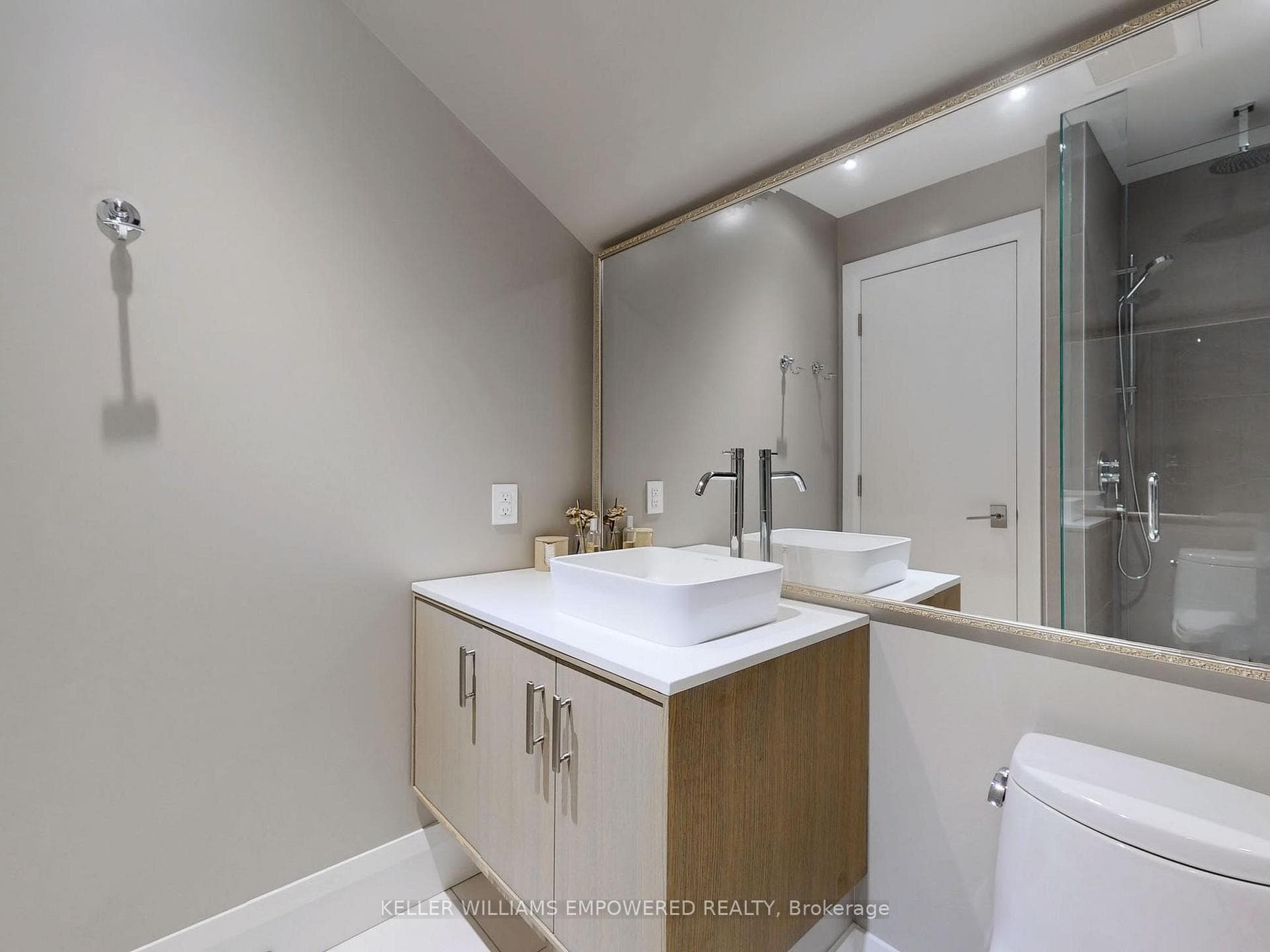 10 Webster Avenue photo 31