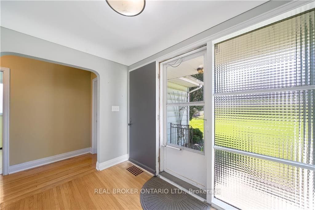53 Saint Margarets Road photo 5