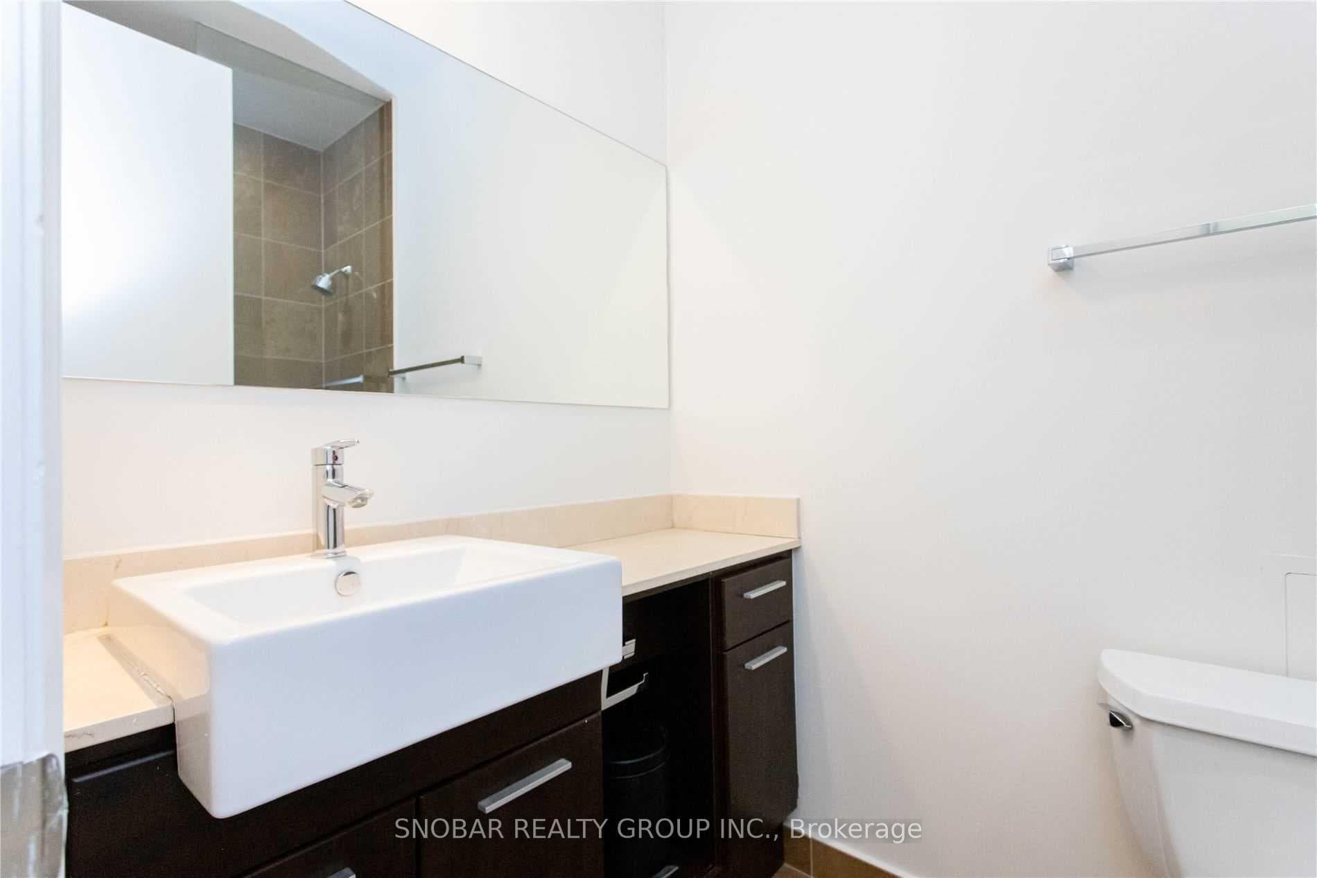770 Bay Street Unit Ph-106 photo 12