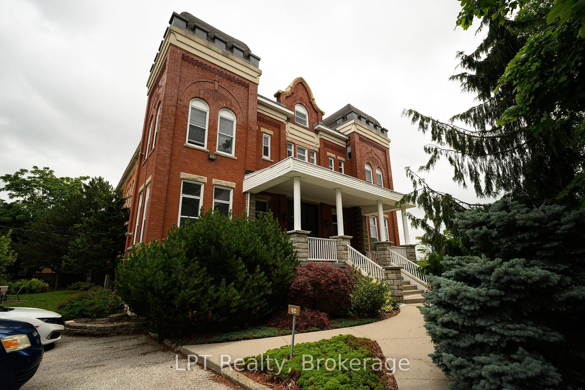 317 Queen Street Unit 302 photo 35