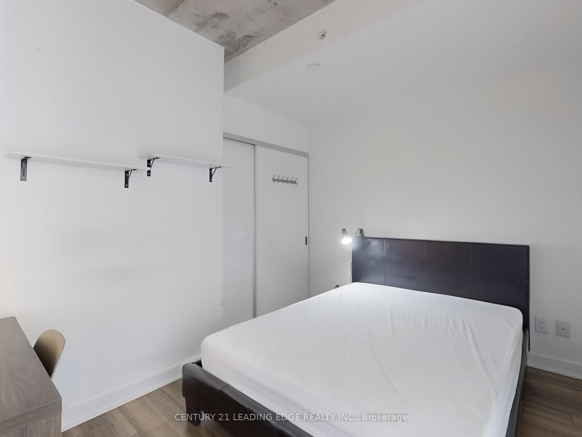 210 Simcoe Street Unit 1012 photo 10