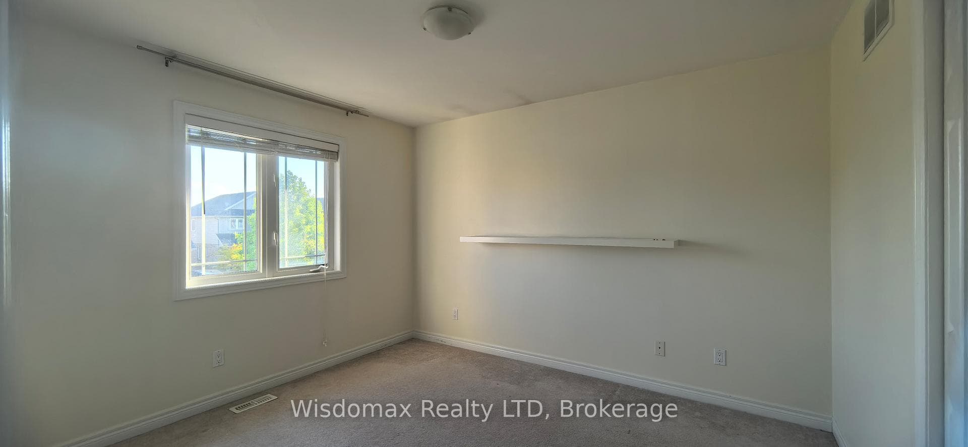 8429 KELSEY Crescent Unit Upper unit photo 13