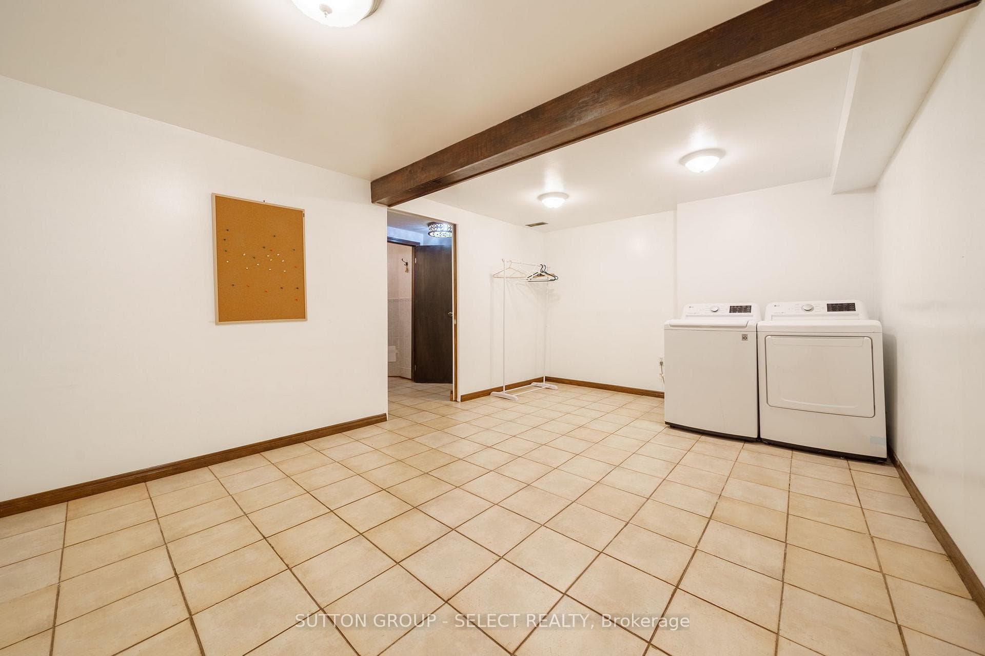 1839 Aldersbrook Road photo 30