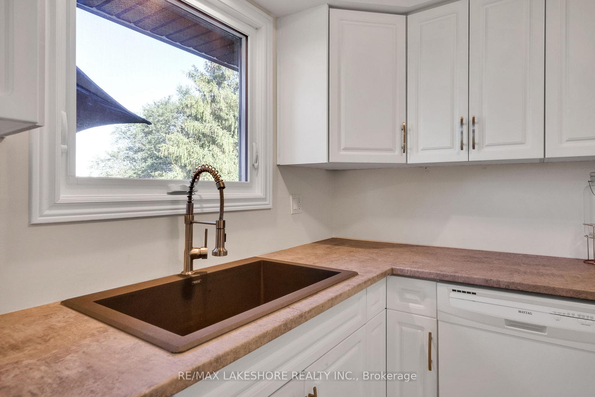 2555 TELEVISION Road photo 11