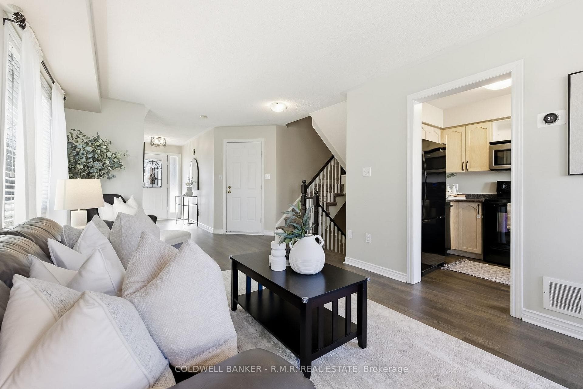 105 Brownstone Crescent photo 16