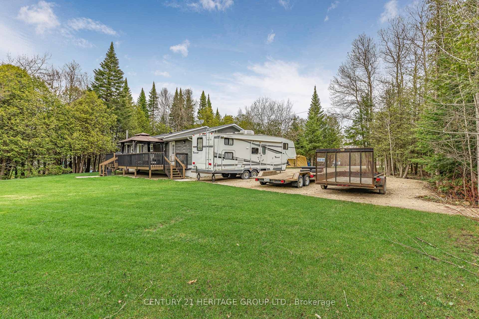 151564 Southgate 15 Side Road photo 32