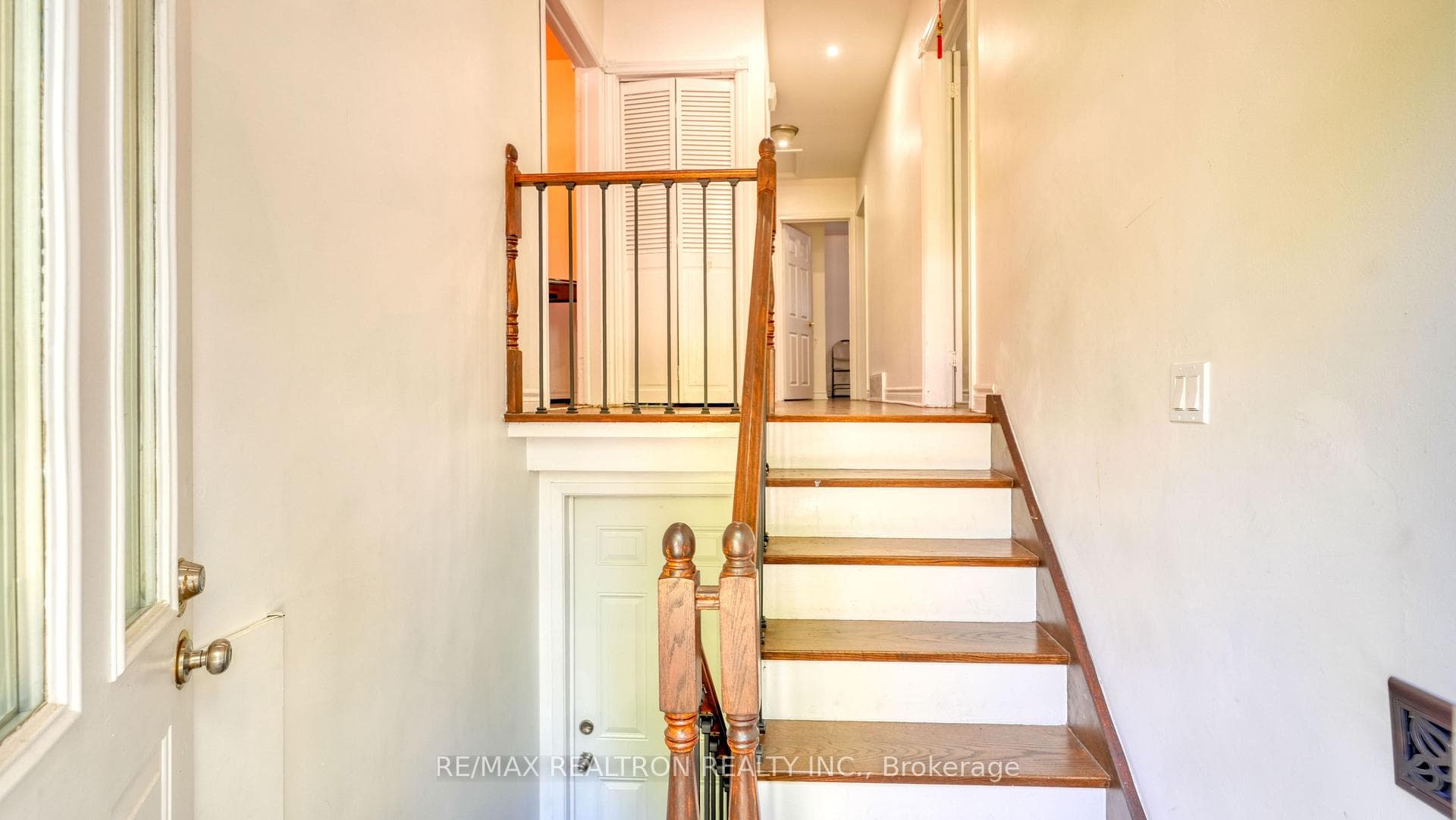 579 Pinewood Street photo 3