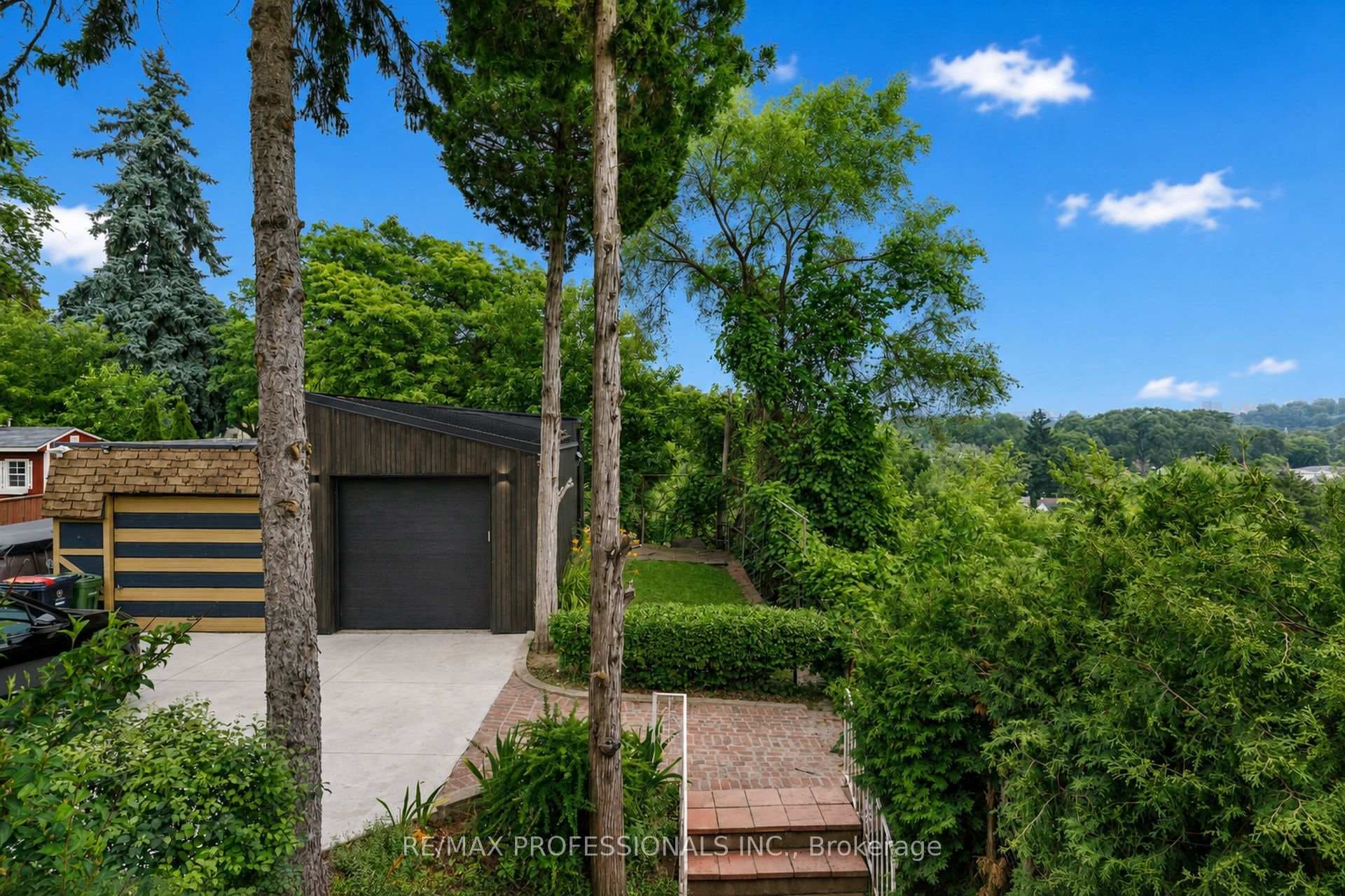 19 Arnold Avenue photo 44