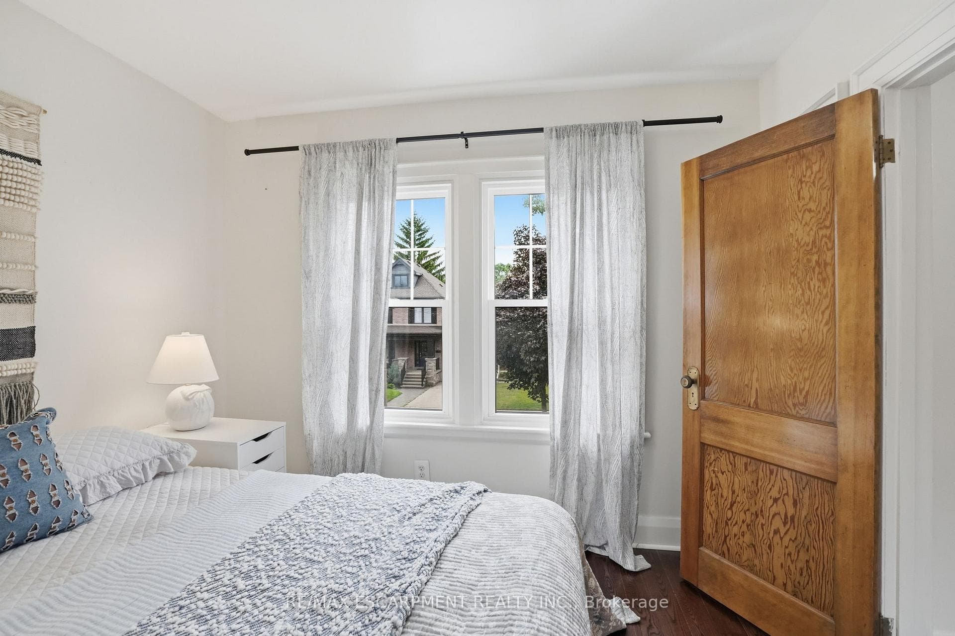17 Tuxedo Avenue photo 32