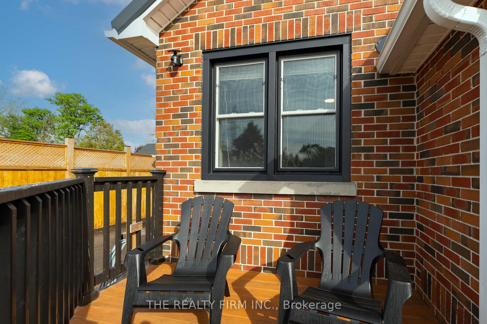 599 John Street photo 4