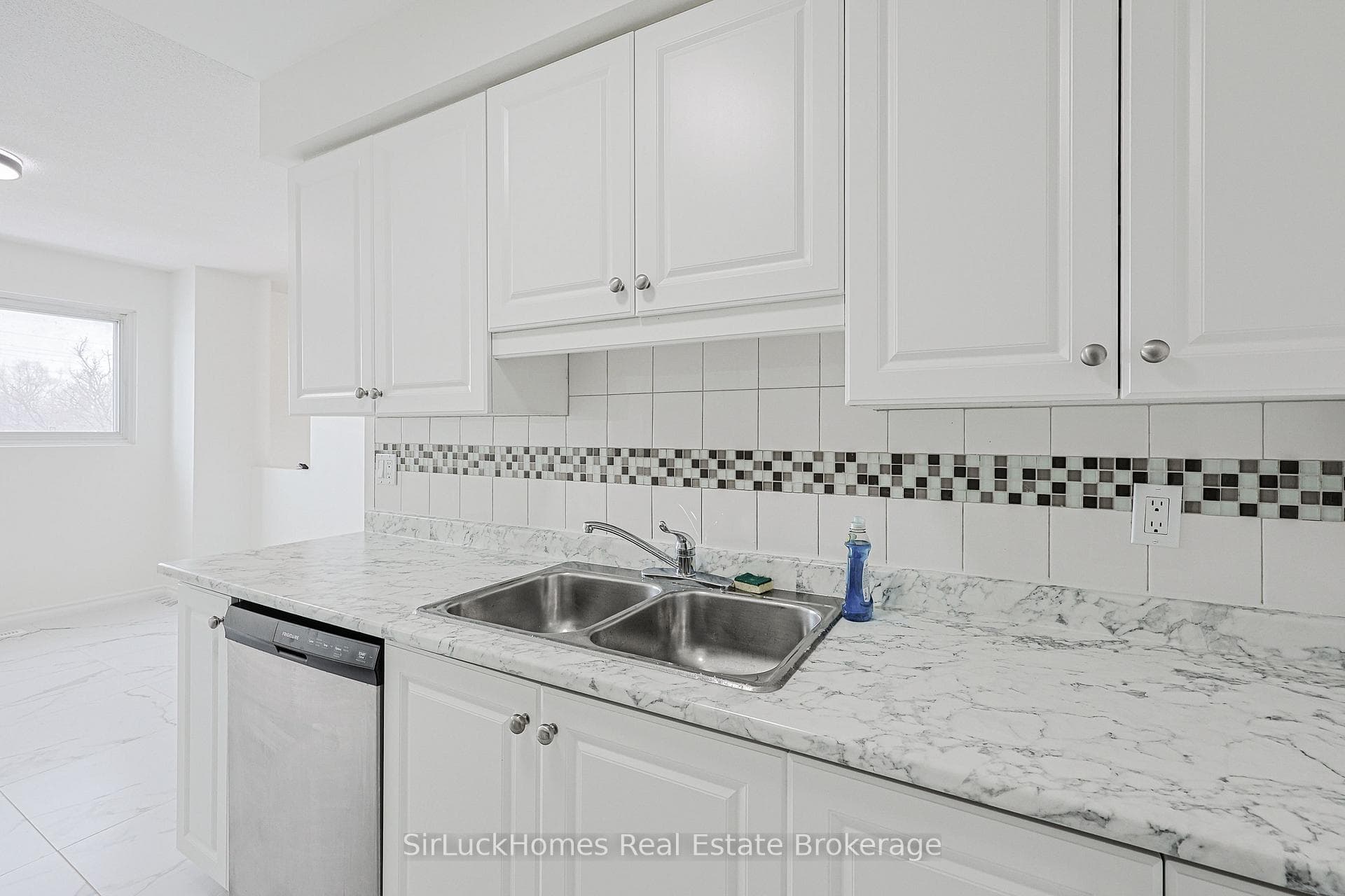 35 Franklin Court photo 16