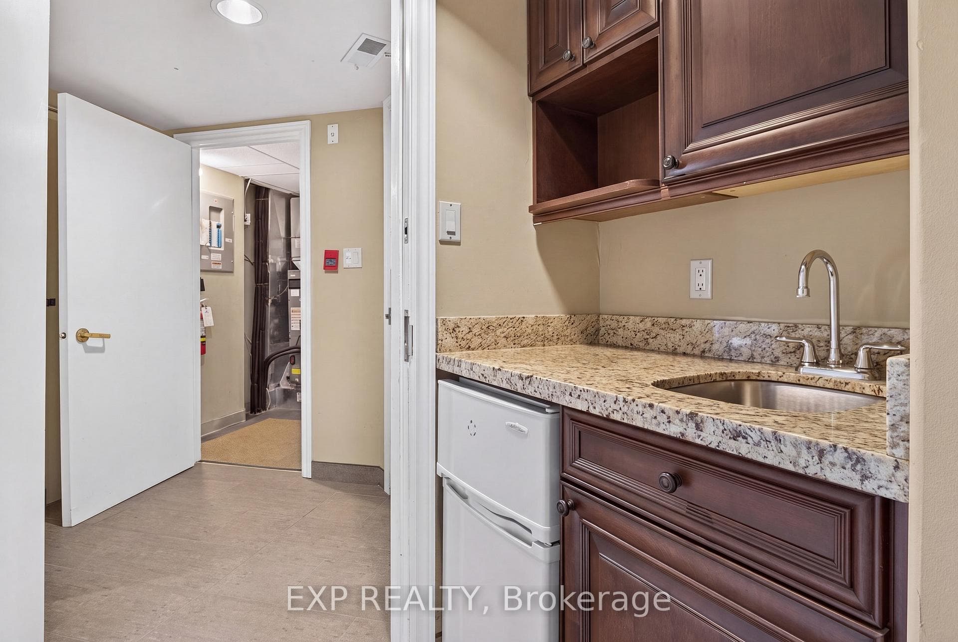 90 Highland Drive Unit 2010/2011 photo 16