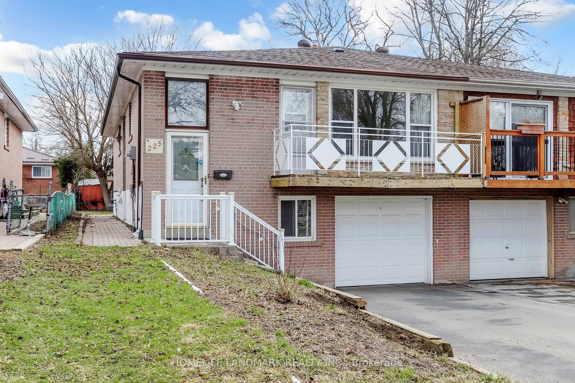 225 Pineway Boulevard photo 3