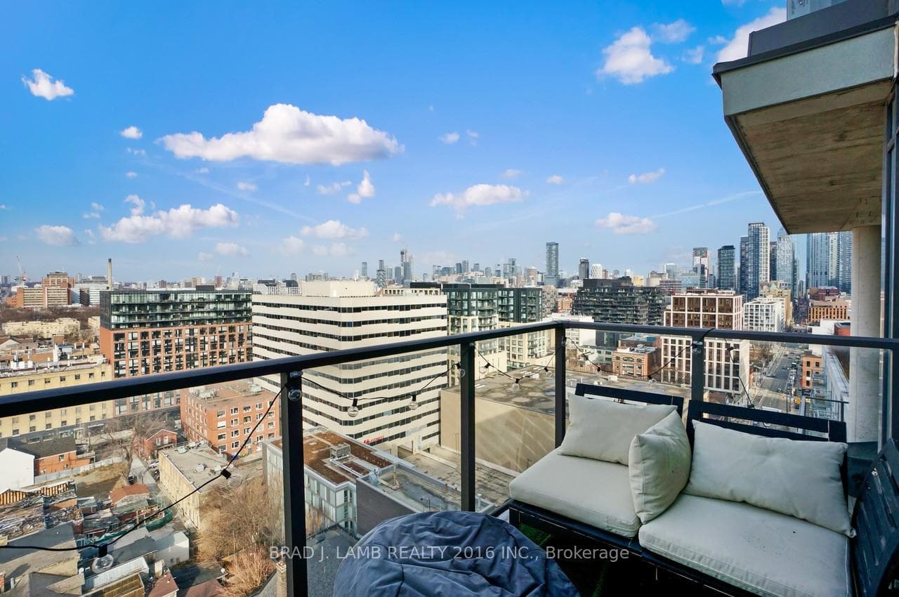 111 Bathurst Street Unit 1609 photo 17