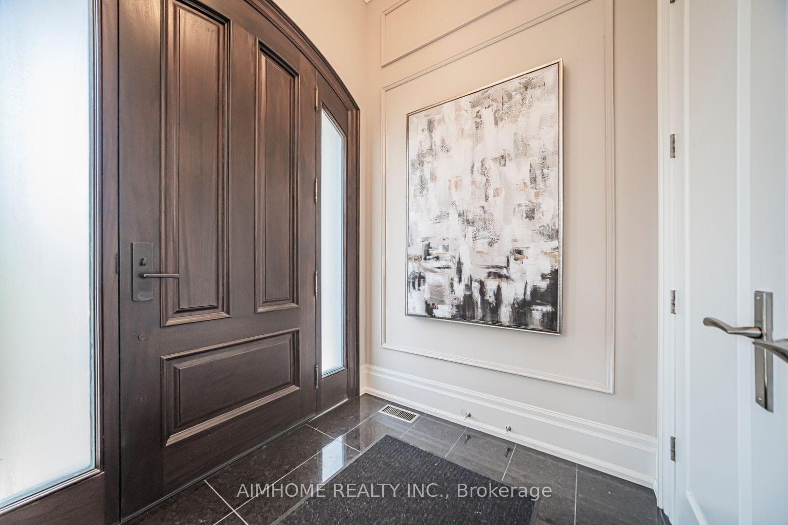 212 Hollywood Avenue photo 3