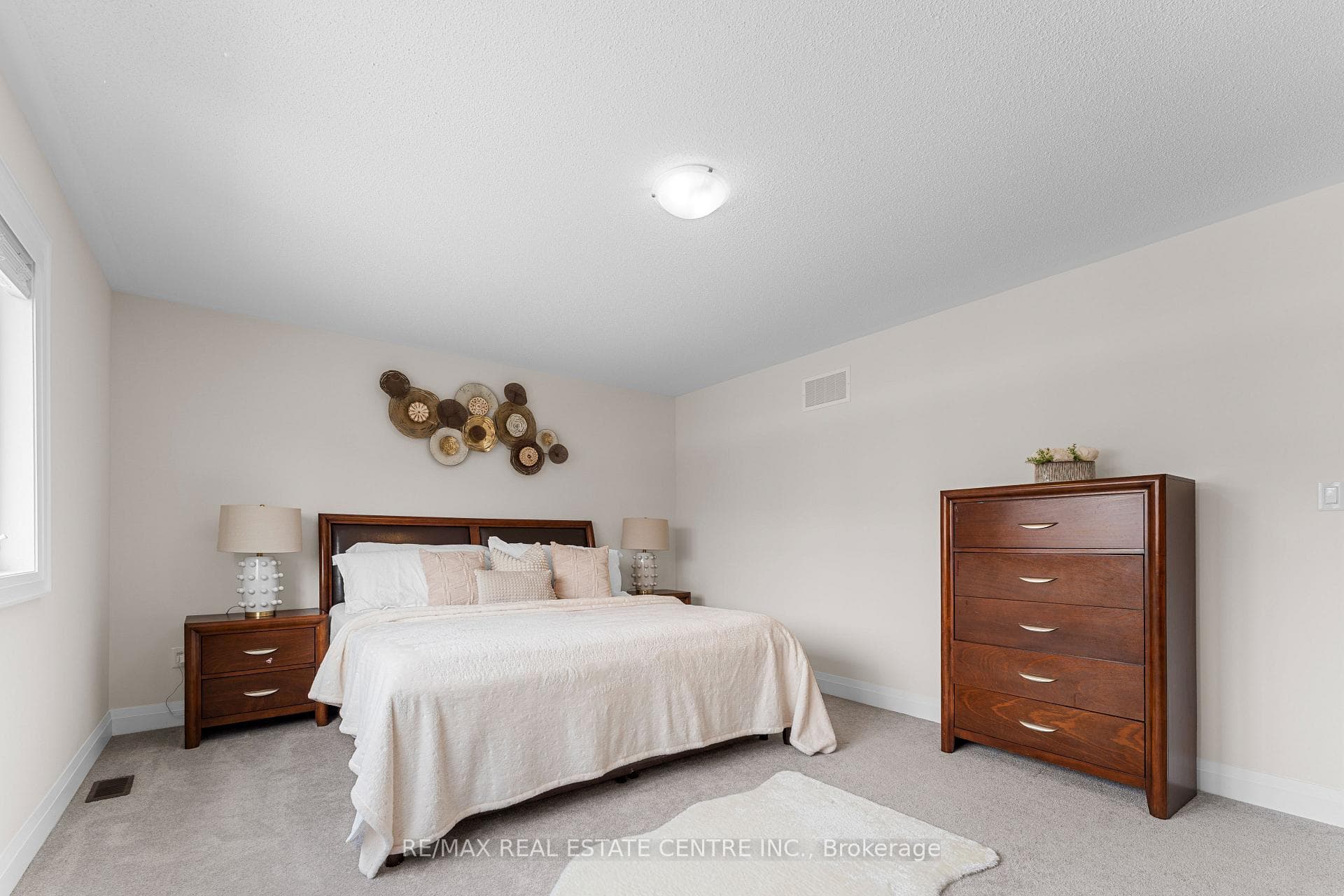 126 Crombie Street photo 40