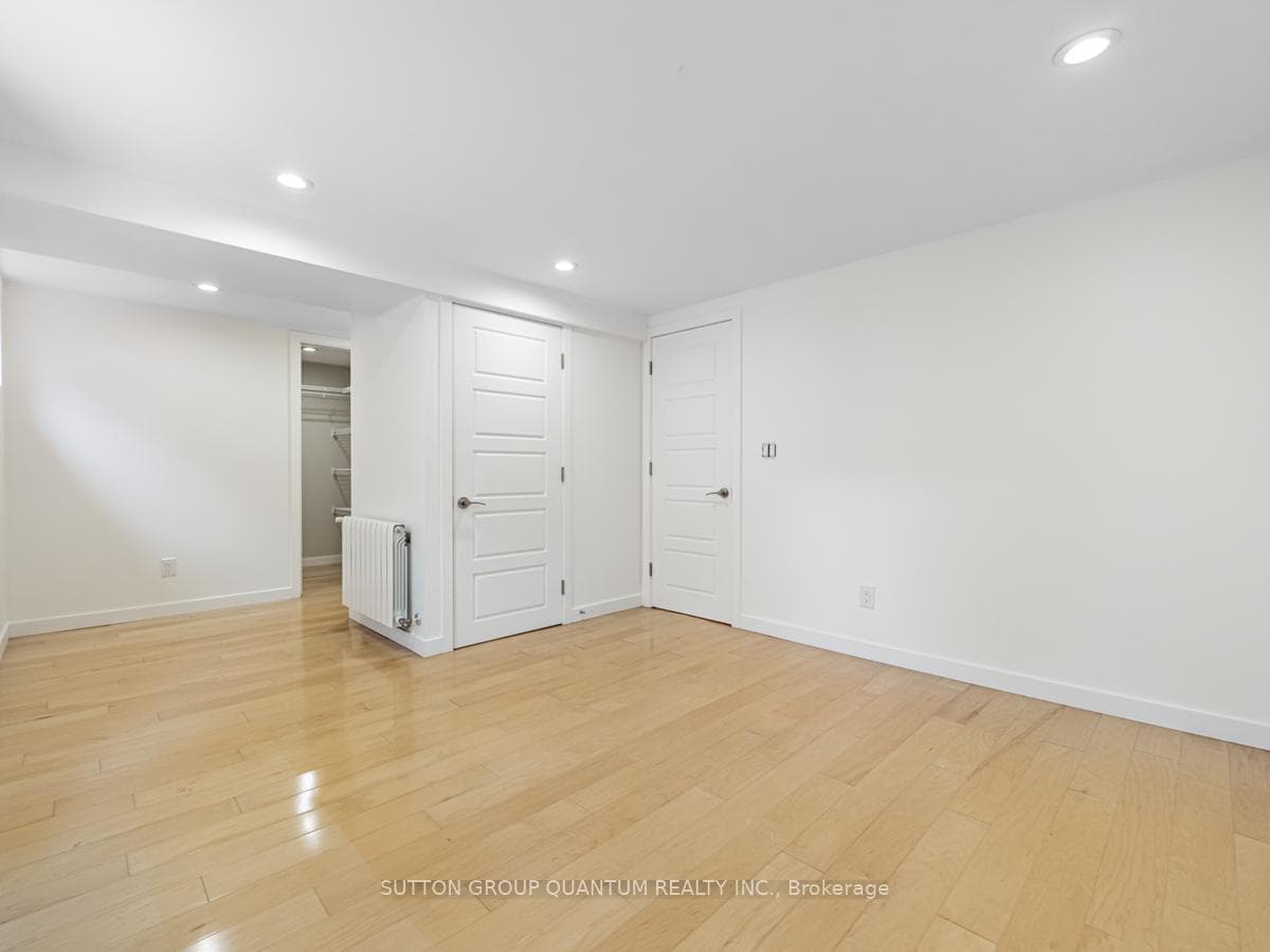 12 Elmwood Avenue Unit Bsmt photo 17