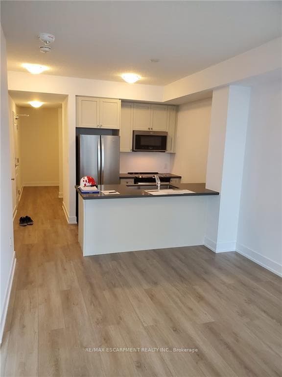 470 Dundas Street Unit 601 photo 2