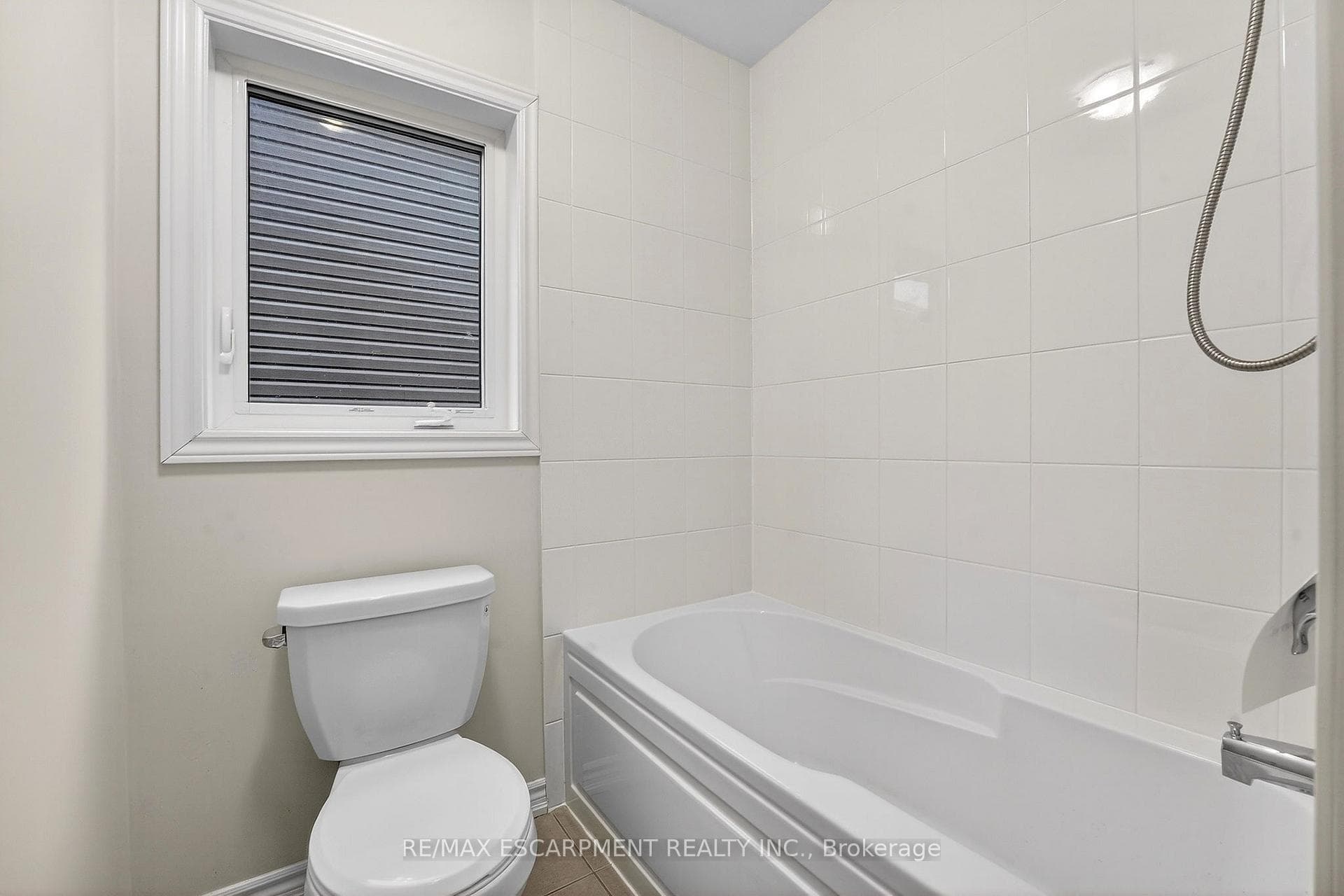 11 FRONTIER Drive photo 39