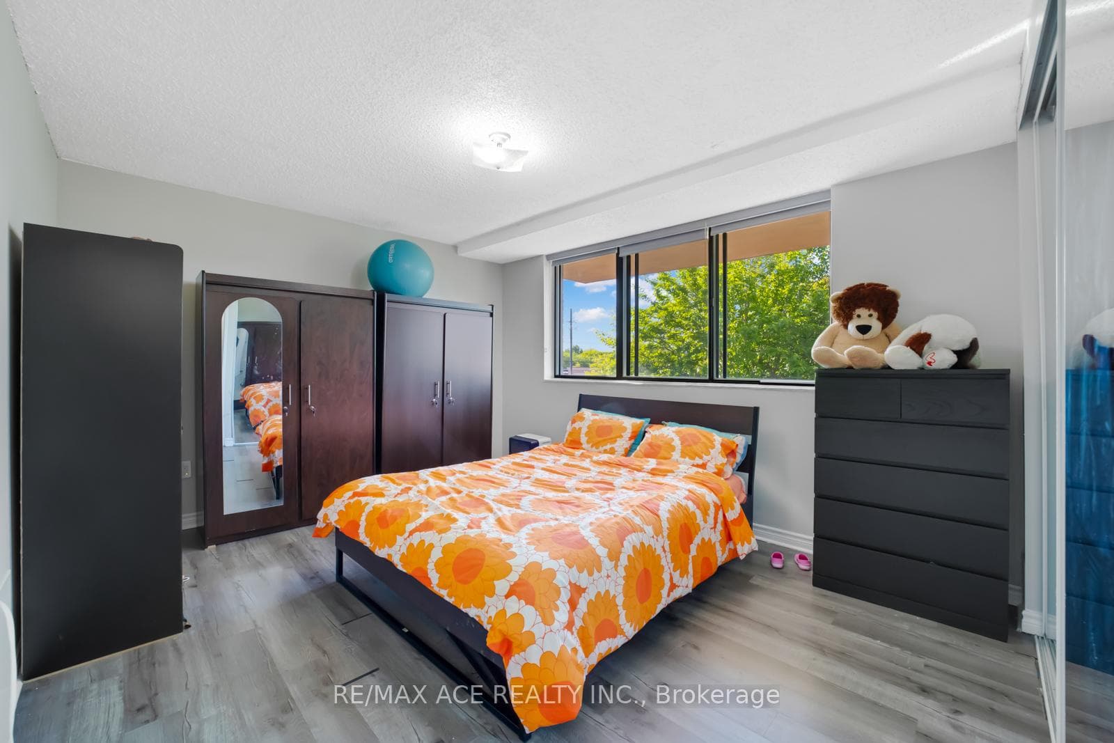 665 Kennedy Road Unit 101 photo 20