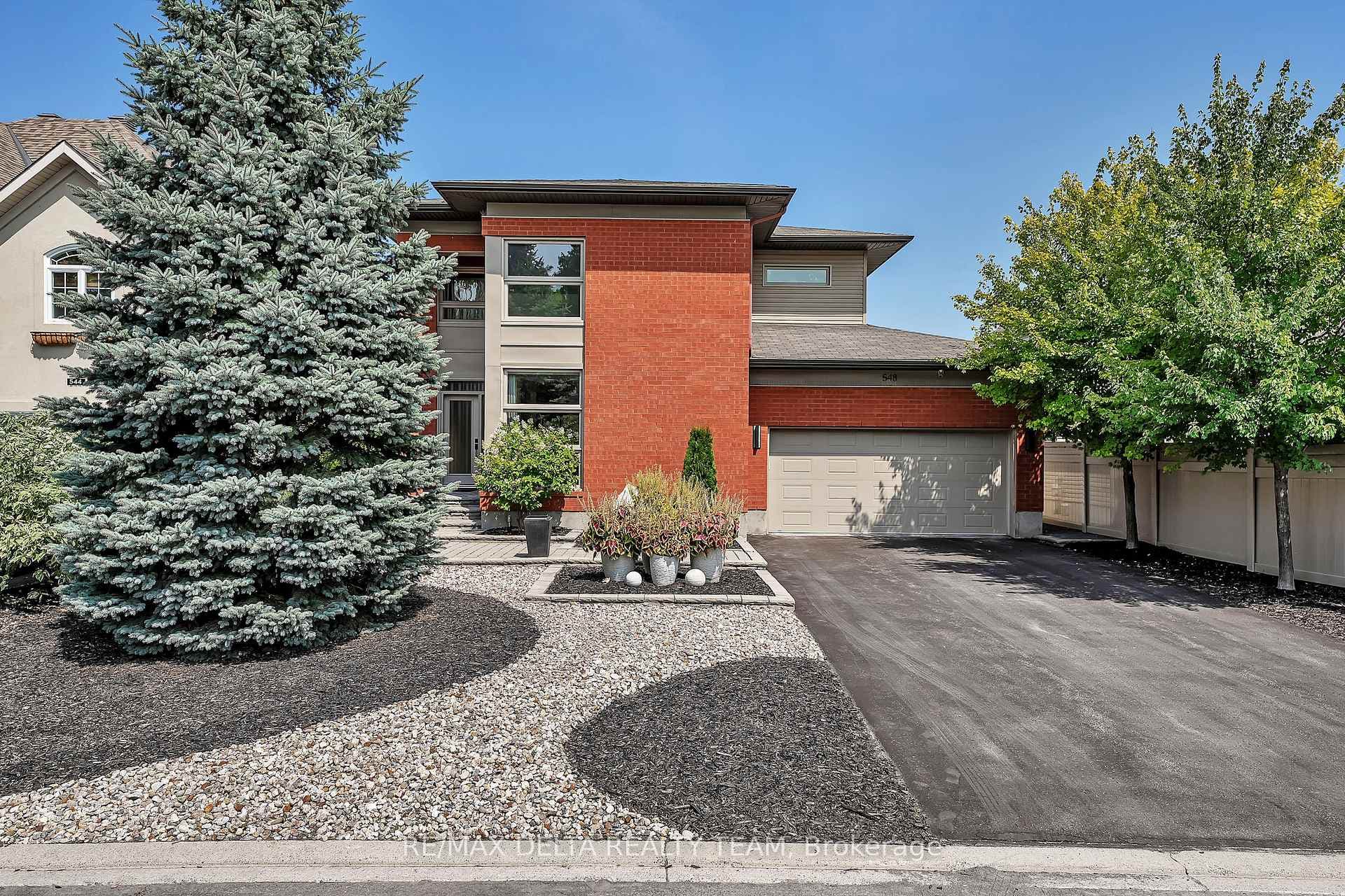 548 Emerald Street photo 1