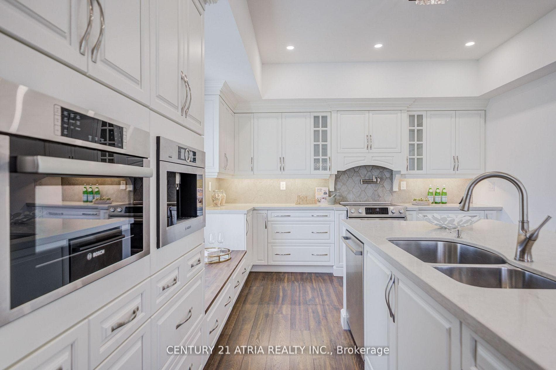 27 Denlow Boulevard photo 3
