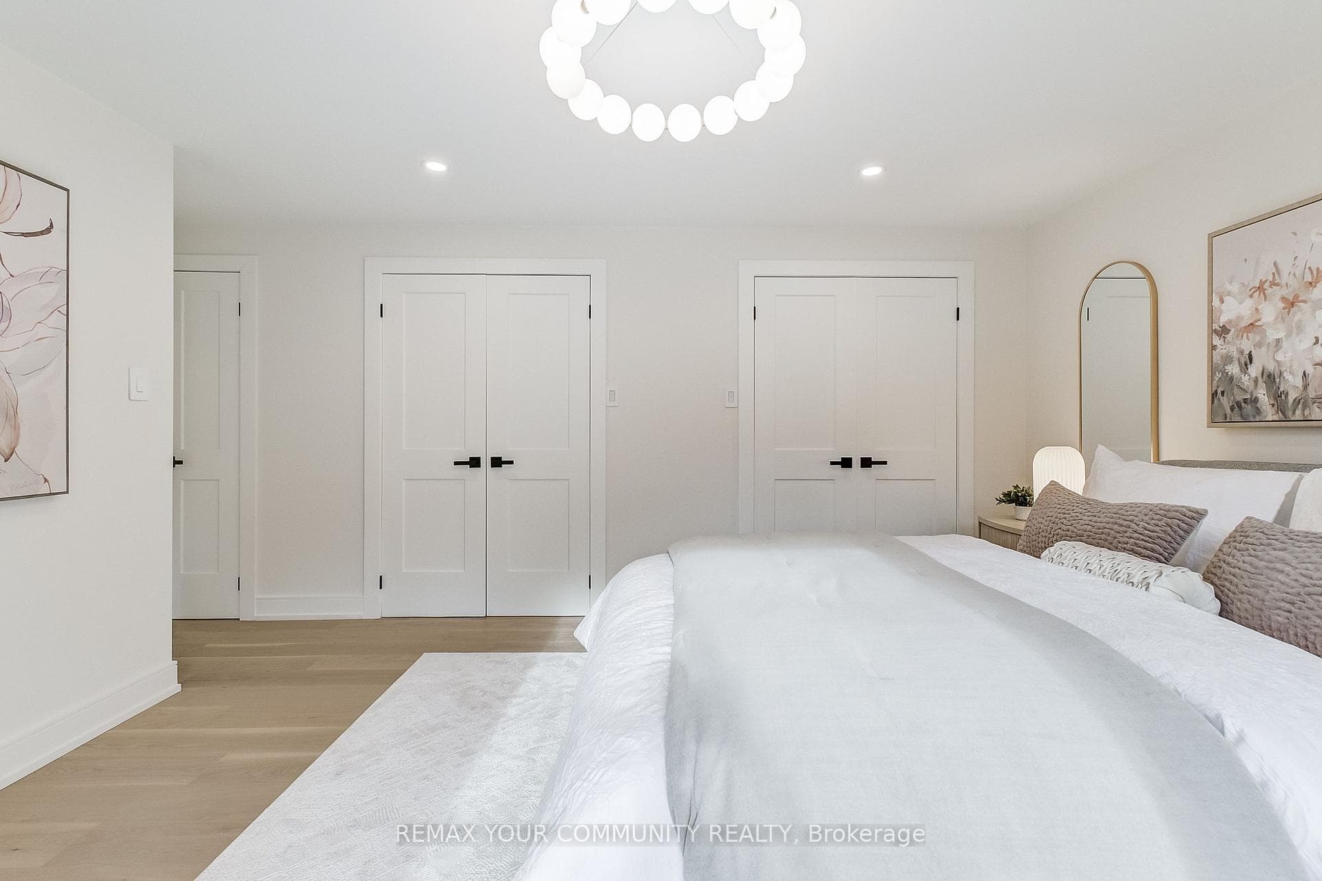 1688 Missenden Crescent photo 34