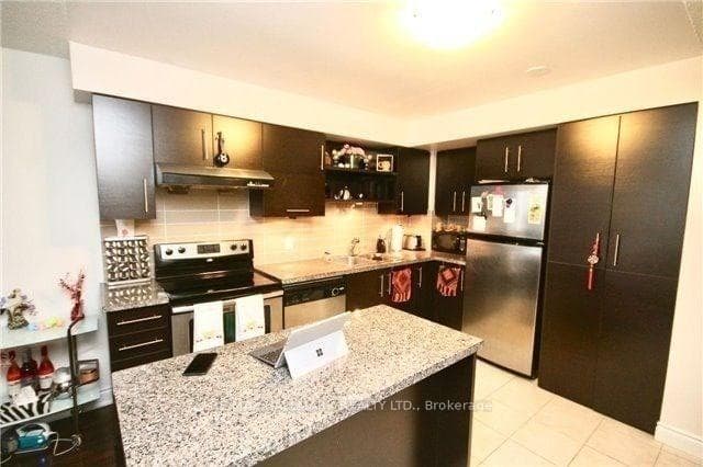 233 South Park Road Unit 509 photo 5