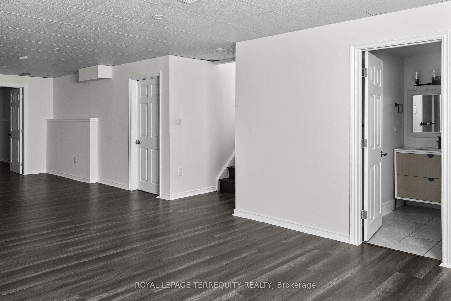 225 Centre Street photo 26