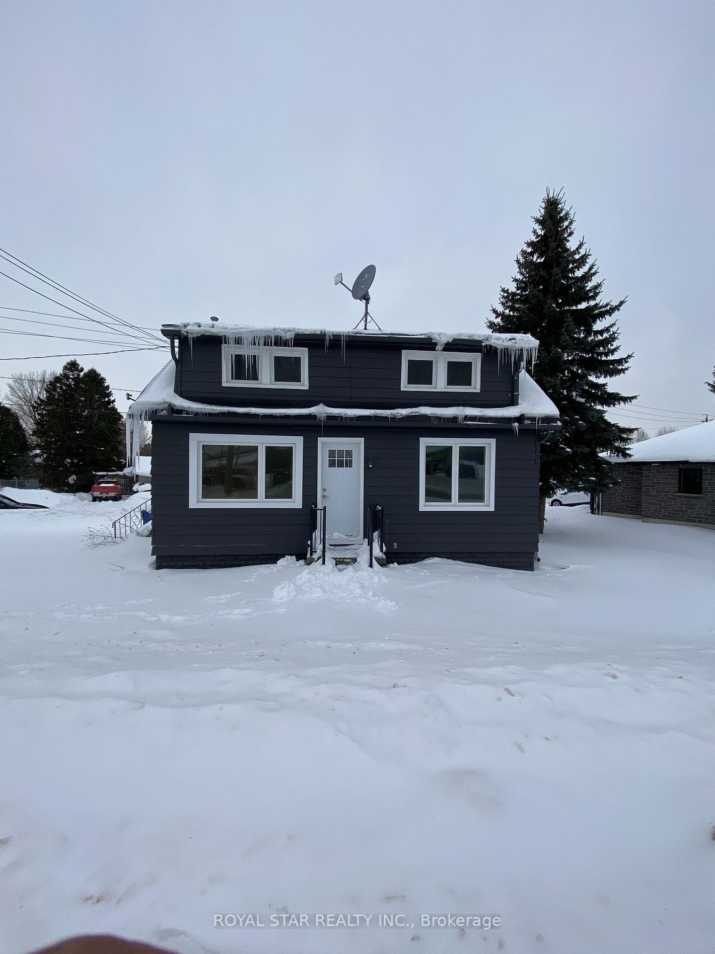 582 Garafraxa Street photo 2
