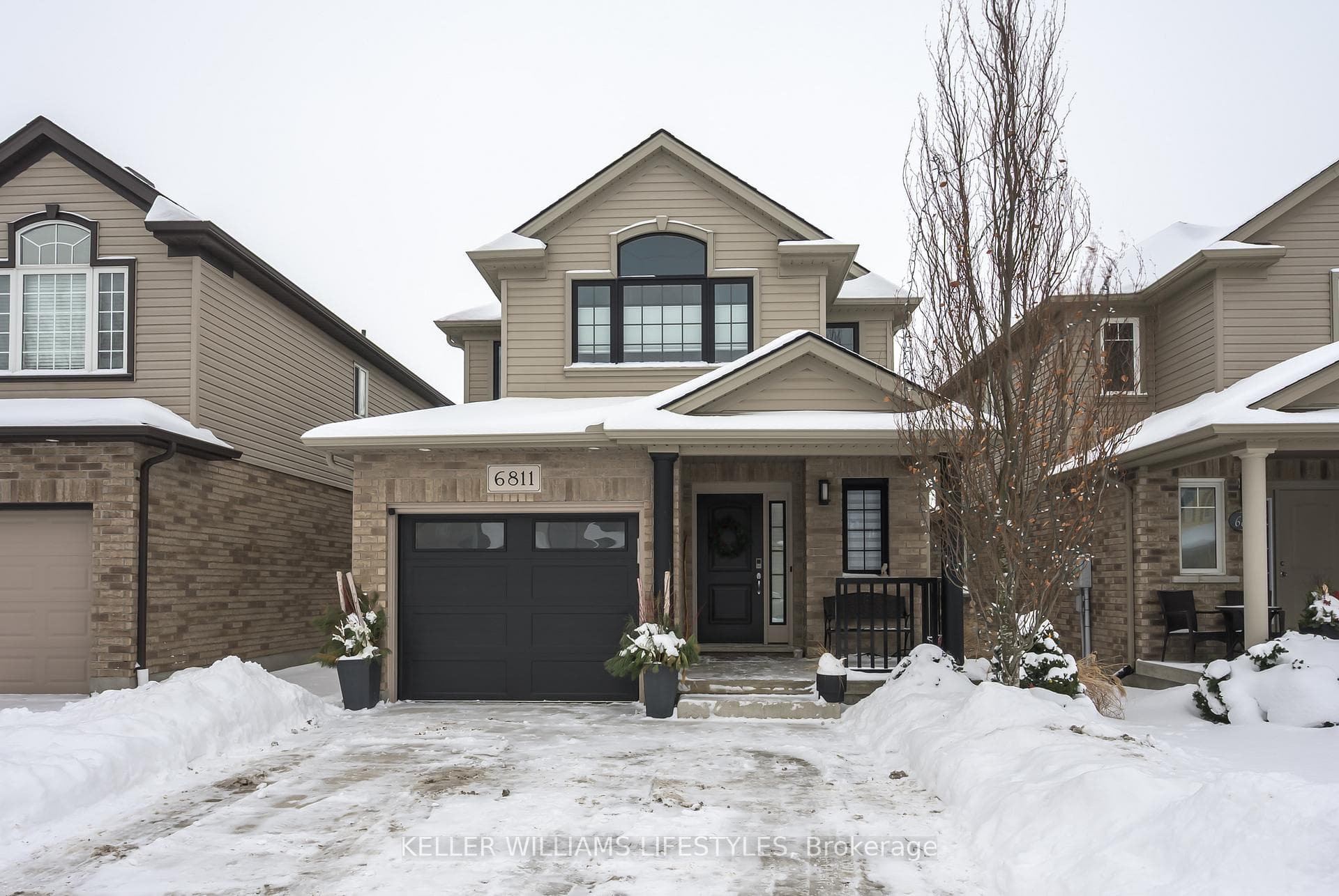 6811 Vallas Circle photo 1